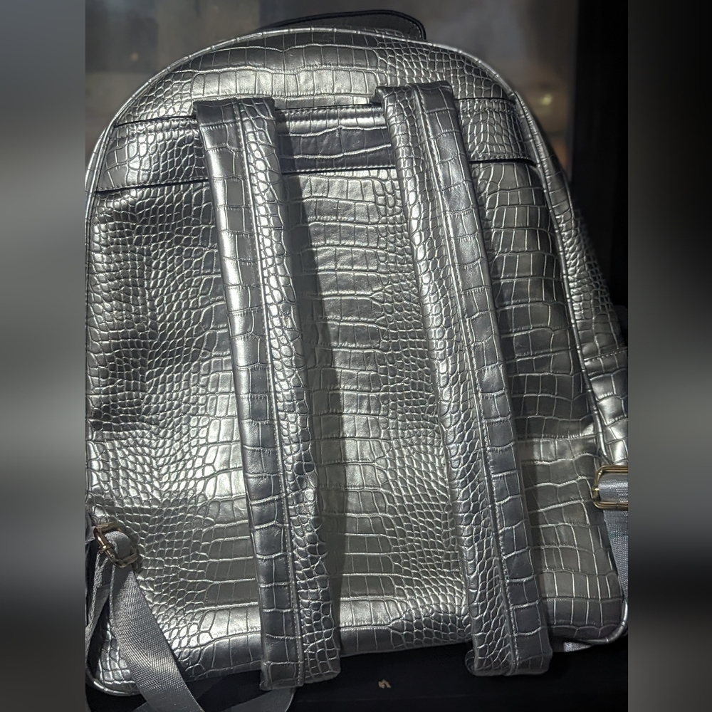 unique backpack - Picture 4 of 5